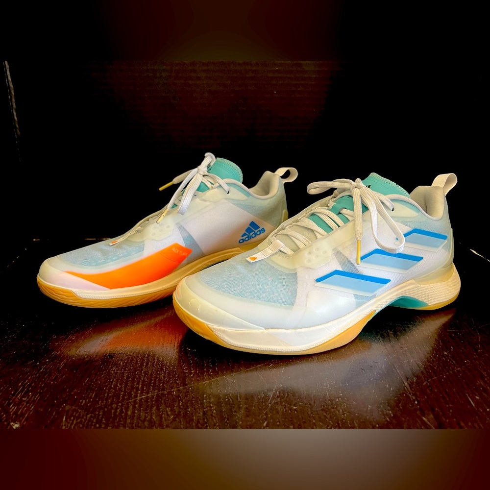 ADIDAS GX6333 Avacourt Parley Womens sneakers Size 9 NWOB